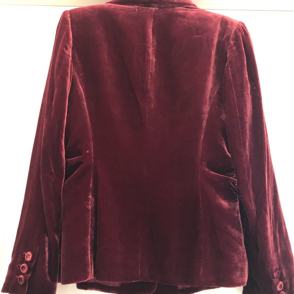 Alfani Velvet Blazer size-2 Wine color great preowned condition - Picture 3 of 5